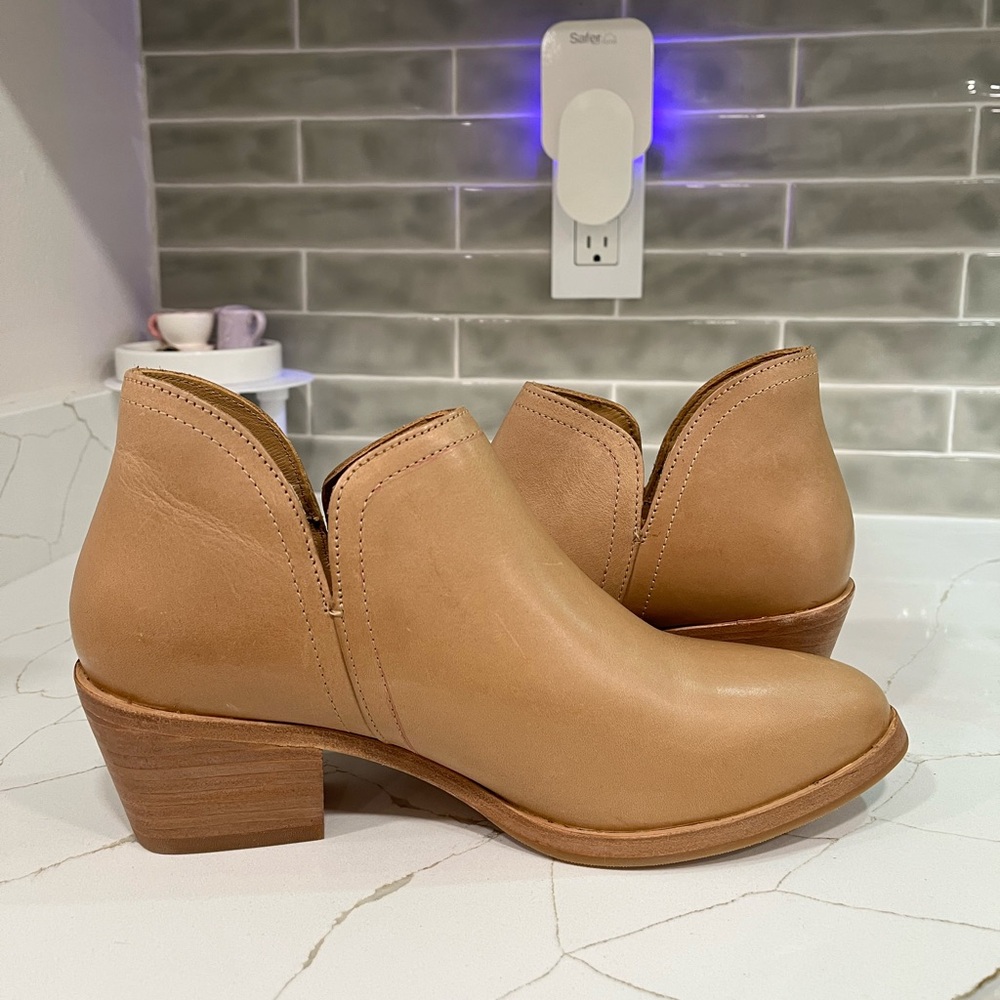 Nisolo Mia  Everyday Ankle Bootie. Women’s size 9 Color Almond. - Picture 3 of 13